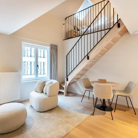Апартаменты Huswell - Chic Duplex With High-quality Finishes In Center