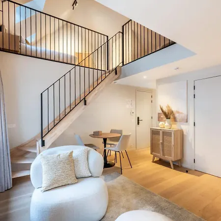 Апартаменты Huswell - Chic Duplex With High-quality Finishes In Center *