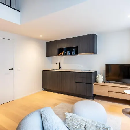 Chic Duplex With High-quality Finishes In Center *