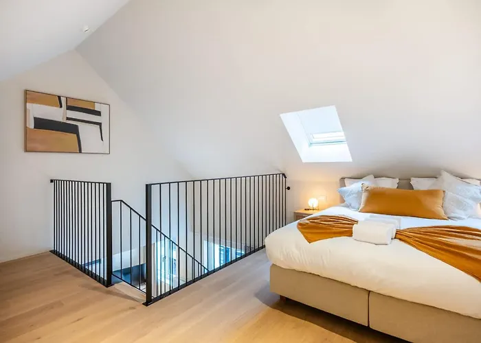 Huswell - Chic Duplex With High-quality Finishes In Center