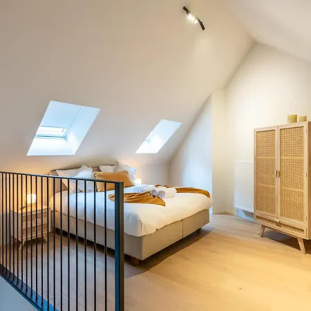 公寓 Chic Duplex With High-quality Finishes In Center *