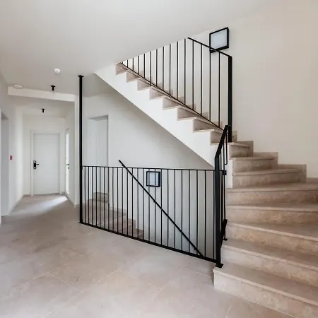 Chic Duplex With High-quality Finishes In Center 公寓